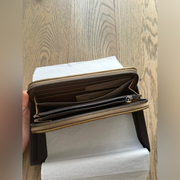 NWT Authentic Bottega Veneta zip around Long Wallet - Picture 5 of 5